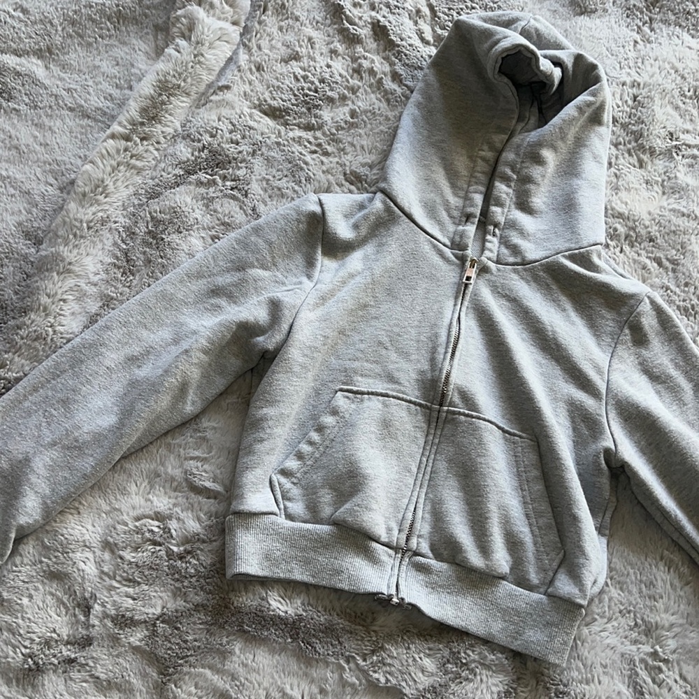 Grey zip up cropped hoodie